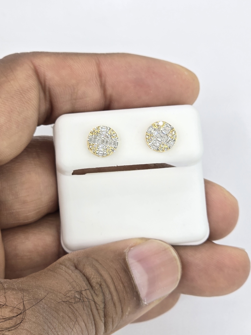 Real Natural Diamond 10kt Gold Round Stud Earring